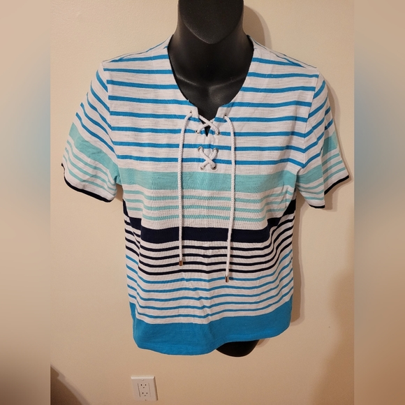 ๐ Four Ladies Short Sleeved Tops (Teeshirts/ Blouses) Size SP - Picture 2 of 9